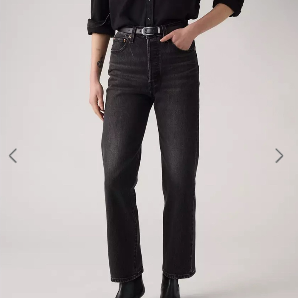 Levi’s Black Loom About (Medium Wash) Ribcage Straight Ankle Jeans